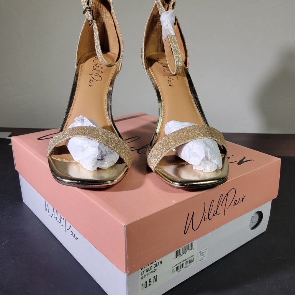 Wild Pair Glitter Gold Sandals 10.5 New In Original Box - Picture 6 of 6